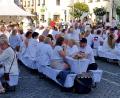 Bild: R. Kreuzer
Der erste Sommerabend ganz in Weiß kommt gut an. Rund 200 Besucher genießen das vom Stadtmarketing organisierte "Diner en blanc".