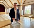Bild: Büro Doleschal/exb
Christian Doleschal gab am Sonntagvormittag seine Stimme im Wahllokal in Brand ab.