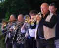 Bild: Andrea Herdegen
Die virtuosen Musiker des österreichischen Blechbläser-Septetts „Mnozil Brass“ begeisterten die Besucher am Samstagabend beim Konzert auf der Luisenburg-Felsenbühne: