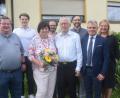 Bild: fz
Pfarrer Hubert Bartel gratuliert Zlatica und Fritz Maschke zusammen mit Bürgermeister Karlheinz Budnik (vorne von links) zur Goldenen Hochzeit.