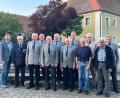 Bild: Ina Piehler
Die geehrten Mitglieder der KSK Wutschdorf-Freudenberg. Besonders ausgezeichnet wurden Hubert Eckl (Dritter von links) und Albert Freundorfer (Fünfter von links).