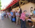 Bild: adj
Beim Backofenfest in Ilsenbach ist der Andrang groß. Die Besucher wollen sich die leckeren Schmankerln nicht entgehen lassen.