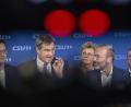 Bild: Peter Kneffel/dpa
Christian Doleschal, CSU-Mitglied des Europäischen Parlaments, Markus Söder, CSU-Vorsitzender, Monika Hohlmeier, CSU-Abgeordnete im Europäischen Parlament, Manfred Weber, Vorsitzender der Europäischen Volkspartei, und Stefan Köhler (von links) auf der CSU-Wahlparty in der Parteizentrale der CSU nach den ersten Ergebnissen.