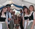 Bild: nis
Beste Stimmung herrscht bei den Festdamen der Feuerwehr Altenschneeberg.