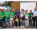 Bild: ak
Bei den Feierlichkeiten zu 40 Jahre BUND der Ortsgruppe Speichersdorf wurden auch Mitglieder geehrt. Vorsitzender Erich Porsch (Bildmitte mit Korb) dankte ihnen.