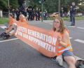 Bild: Letzte Generation
Ronja Künkler bei einer Protest-Aktion der "Letzen Generation". Die Gruppierung hat die Blockade selbst per Foto dokumentiert.