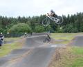Archivbild: bey
Landet in Weiden ein Pumptrack wie hier in Parkstein? Die Stadt und der Bauausschuss ringen noch immer um den richtigen Platz und hadern mit den Kosten von fast einer halben Million Euro.