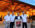 Bild: Goschler/exb
Zu seinem 70. Geburtstag wird Willi Hagler (Zweiter von rechts) zum "Präsidenten" ernannt. Mit ihm freuen sich Michael Grünwald, Armin Goschler, und Thomas Diertl (von links).