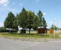Bild: bjp
Ein kleiner Tummelplatz für Bienen, Schwebfliegen und andere Nutzinsekten soll auch bei der Bushaltestelle nahe der Siedlung Kurbersdorf entstehen. Auf vorerst vier Flächen will die Gemeinde die Pflanzen- und Kleintier-Artenvielfalt fördern. Ein Baumkataster wird es hingegen vorerst weiter nicht geben.