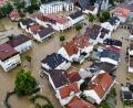 Bild: Nikolas Schäfers/dpa
Viele Straßen sind in Babenhausen im bayerisch-schwäbischen Landkreis Unterallgäu überflutet.