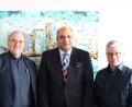 Bild: Klinikum Fichtelgebirge/exb
Professor Dr. Abdelrehim Nour-Eldin (Mitte) ist neuer Chefarzt im Klinikum Fichtelgebirge. Mit im Bild Vorstand Alexander Meyer (links) und Personalvorstand Roland Janke (rechts).
