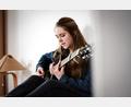 Bild: exb
Die 19-jährige Ronja Künkler liebt die Musik. Jetzt veröffentlicht sie ihre erste CD "Türen auf".