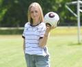 Bild: Gabi Schönberger
Die EM 2024 kann kommen: Julia Schönberger aus Weiden tanz bei der Eröffnungsshow am Freitag in München.