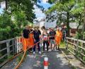 Bild: Franz Stockerl/exb
Beim Ortstermin zum Breitbandausbau in Zangenstein informieren Erster Bürgermeister Maximilian Beer,
Vertreter der Telekom, der Firma Kollmer Bohr- und Tiefbau GmbH und der Verwaltung über die nächste Etappe.