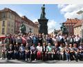 Bild: Konrad Rosner/exb
Das Gruppenbild entstand im Zentrum von Graz, der Landeshauptstadt der Steiermark. Rechts stehend Reiseleiter Erwin Steiner.