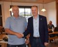 Bild: bö
Bürgermeister Erich Meidinger (rechts) vereidigte Andreas Schmid von der CUS als neues Mitglied des Ebermannsdorfer Gemeinderates.