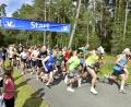 Bild: Hubert Ziegler
Start der Herren über 8500 m sowie der Damen und Jugendlichen über 4800 m beim Hahnenkammlauf in Edelsfeld.