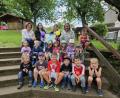 Bild: Doris Lehnerer/exb
Über die Spende der Freien Wähler freuten sich die Kinder des Kindergartens in Königstein sowie (hinten von links Freie-Wähler-Vorsitzende Doris Lehnerer, Kinderpflegerin Selina Wilhelm, Erzieherin Tina Gottschalk und Marco Brunner, Schriftführer der Freien Wähler.