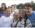 Bild: Hirsch
Junge Fans scharen sich nach dem Schlusspfiff um den Rapper "Tream", Timo Grabinger, für Selfies und Autogramme.