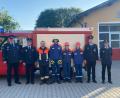 Bild: Angelina Kretzschmar/exb
Kreisjugendfeuerwehrwart Wolfgang Bauer, Kreisbrandmeister Helmut Czepa, Jugendwart Gerhard Völkl (von links), Kreisbrandinspektor Klaus Schicker und Zweiter Kommandant Christian Walter gratulierten Nicolas Kunz, Benedikt Fischer und Jacob Keller (von rechts) zur bestandenen Prüfung.