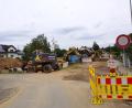 Bild: bkr
Noch wird beim ersten Bauabschnitt zur Sanierung der Kanalisation und Wasserleitung in der Hofloher Straße gearbeitet. Von der Geschwindigkeitsbegrenzung wird sie bei der Ausweisung der Tempo-30-Zone nicht betroffen sein.