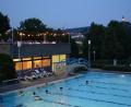 Archivbild: bey
Flutlichtschwimmen unter freiem Himmel in den Abendstunden ist beliebt. Nun gibt es eine Neuauflage.