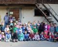 Bild: Städtischer Kindergarten Kunterbunt/exb
Der Ausflug des Städtischen Kindergartens Kunterbunt führte zum Bauernhof der Familie Stock nach Wetzldorf.