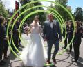Bild: sne
Die Feuerwehr Burkhardsreuth leiten Elena und Alexander Bayer ins zukünftige gemeinsame Leben.
