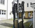 Bild: Petra Hartl
Versteckt und unscheinbar steht der Kartoffelbrunnen im Innenhof des Morawitzky-Palais in Amberg. Aktuell besteht zumindest Übereinstimmung, dass er an einen besser geeigneten Ort versetzt werden soll.