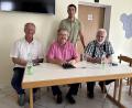 Bild: Stefan Schmidberger/exb
Die Markträte der Siedler (von links) Dritter Bürgermeister Karlheinz Dausch, Hans-Peter Hierl und Joachim Stammwitz informierten bei einem Frühschoppen über das aktuelle Marktgeschehn.