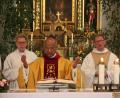 Bild: swo
Den Festgottesdienst zu seinem 60-jährigen Priesterjubiläum zelebriert Pfarrer Joseph (Mitte) zusammen mit Dekan Christian Schulz (links) und Pfarrvikar Christian Preitschaft (rechts)