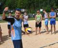 Bild: gf
Profi-Tipps vermittelte Thomas Tauscher den jugendlichen Volleyballern der DJK am Sonntag beim Beachvolleyball-Workshop im Sportpark Amberg.