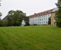 Bild: szl
Die Steyler Missionare wollen auf dem St.-Peter-Areal zwischen Kirche und bisherigem Missionshaus mit der Förderschule ein neues Wohngebäude errichten. Nachdem der Antrag überarbeitet wurde, stimmte der Bauausschuss dem Vorhaben zu.