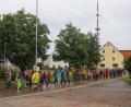 Bild: mrr
Die Wallfahrer aus der Pfarrei Rieden pilgern durch den Ort Berghausen in Richtung Habsberg.