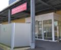 Archivbild: as
Das Schild ist seit Mai abmontiert, denn in Tirschenreuth wurde die Notaufnahme zu einer Notfallambulanz herabgestuft. 2022 gab es hier rund 12.500 Patientenkontakte. Darunter auch ein Herzinfarktpatient, der vermeintlich nur mit Rückenschmerzen kam.