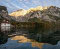 Bild: Lino Mirgeler/dpa
Die Kapelle St. Bartholomä steht im Nationalpark am Königssee vor dem Watzmann.