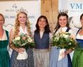 Bild: Hirsch
Mit den neuen Hoheiten freuen sich die „Ehemaligen“. Das Bild zeigt von links: Marie-Luise Schneider, Verena Wagner, Heidi Wiesner, Elisabeth Heimerl und Eva-Maria Bäuml.