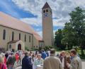 Bild: mr
Nach dem Gottesdienst feierten die Pfarrangehörigen aus Schwarzenfeld das Jubiläum.