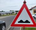 Bild: Stadt Waldsassen/exb
Nach der Insolvenz der ausführenden Firma und dem Abzug des Bautrupps sollen nun die Fahrbahnschäden in der Baumeister-Emil-Engel-Straße in Waldsassen von einer externen Firma repariert werden.