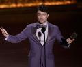 Bild: Charles Sykes/Invision/AP/dpa
Daniel Radcliffe nimmt in New York seinen Tony Award entgegen.