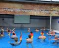 Bild: kro
Hoch konzentriert wird im Wasser das EM-Spiel der Deutschen verfolgt.