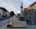 Bild: do
Ein schmucker Kirchenthumbacher Marktplatz ist eine der goldenen Seiten der Gemeindeentwicklung. Die Schattenseiten sind geprägt durch hohe finanzielle Belastungen, bedingt durch unabdingbare Investitionen in die Infrastruktur.