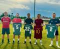 Bild: fdr
Markus Kraus vom SV Grafenwöhr mit den Neuzugängen Marcel Pfab, Kilian Heldmann, Luca Reiß und Tobias Rudlof.