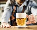 Symbolbild: CzechTourism/The Original Beer Experience/dpa
Damit das Pilsener Urquell seine Qualität behält, hat die Brauerei nun eine App entwickelt.