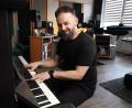Bild: kaz
Bernd Schönfelder ist Toningenieur, Musiker und Fotograf. Im Duo oder Trio wird er oft für Hochzeiten gebucht.