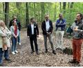 Bild: Susanne Schwab
Ambergs Forstamtsleiter Martin Seits (rechts) erläuterte den Teilnehmern des "Ge(h)sprächs" bei einem Spaziergang durch den Stadtwald am Mariahilfberg die Prinzipien eines nachhaltigen Waldumbaus.