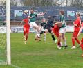 Archivbild: Gebert
Der SV Mitterteich hofft auch in der kommenden Landesliga-Saison auf die Treffsicherheit seines Torjägers Marco Kießling (Zweiter von links, Szene aus der Partie der vergangenen Spielzeit gegen den SV Buckenhofen/2:0).