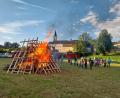 Bild: sei/exb
Ein richtiges Familienfest war wieder das Johannisfeuer das der Manteler Stammtisch am Alten Festplatz entzündet hat.