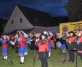 Bild: rgr
Nach monatelangen Proben erklang am Freitag Abend der Zapfenstreich des Projektspielmannszug Grafenwöhr-Pressath-Erbendorf im Stadtpark.