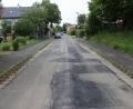 Bild: hd
Nach der Sanierung der Jobst-vom-Brandt-Schule packt die Stadt Waldershof 2025 den grundhaften Ausbau der Ludwig-Hoffmann-Straße (Bild) an. Dabei werden auch neue Straßenleuchten aufgestellt.